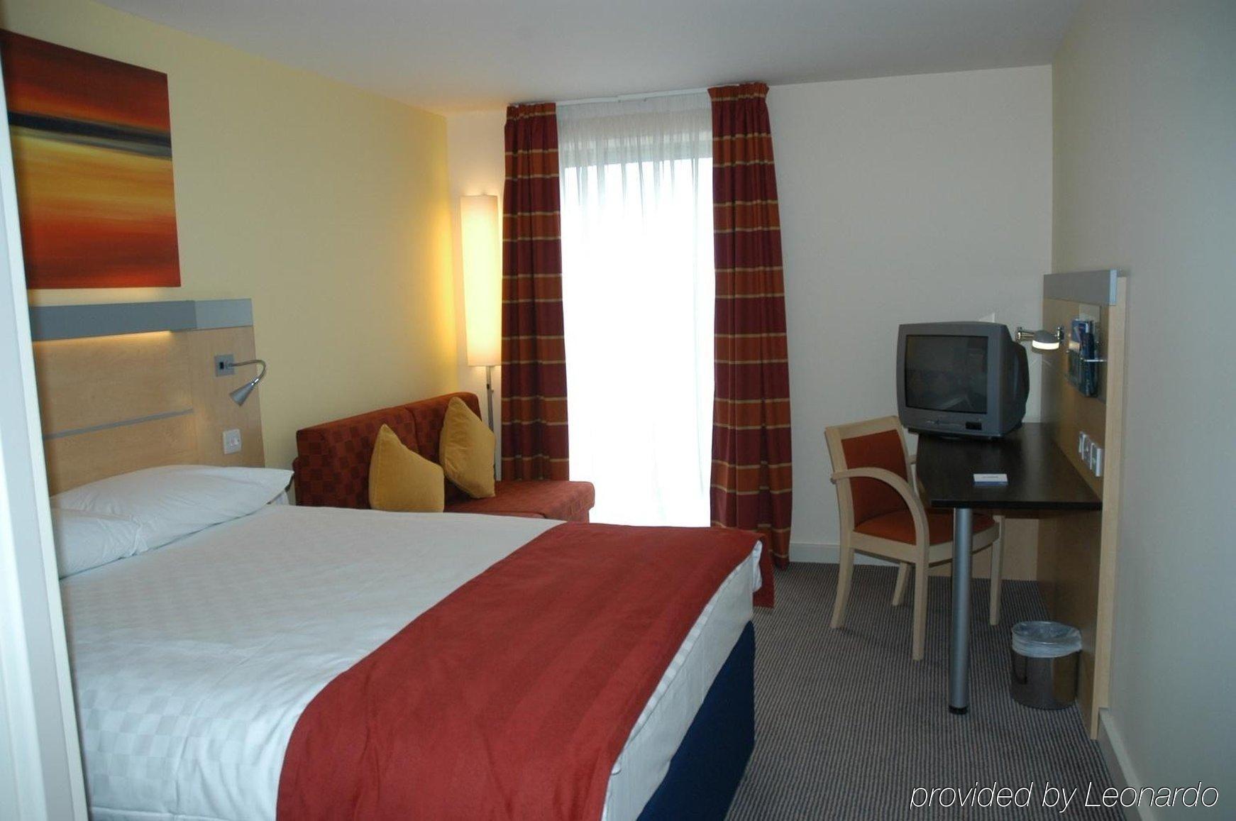 Express Dublin-airport By Ihg Hotel 3*